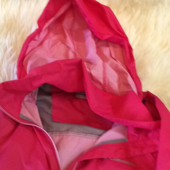 Columbia bright pink windbreaker w/ packable hood - Picture 7 of 12